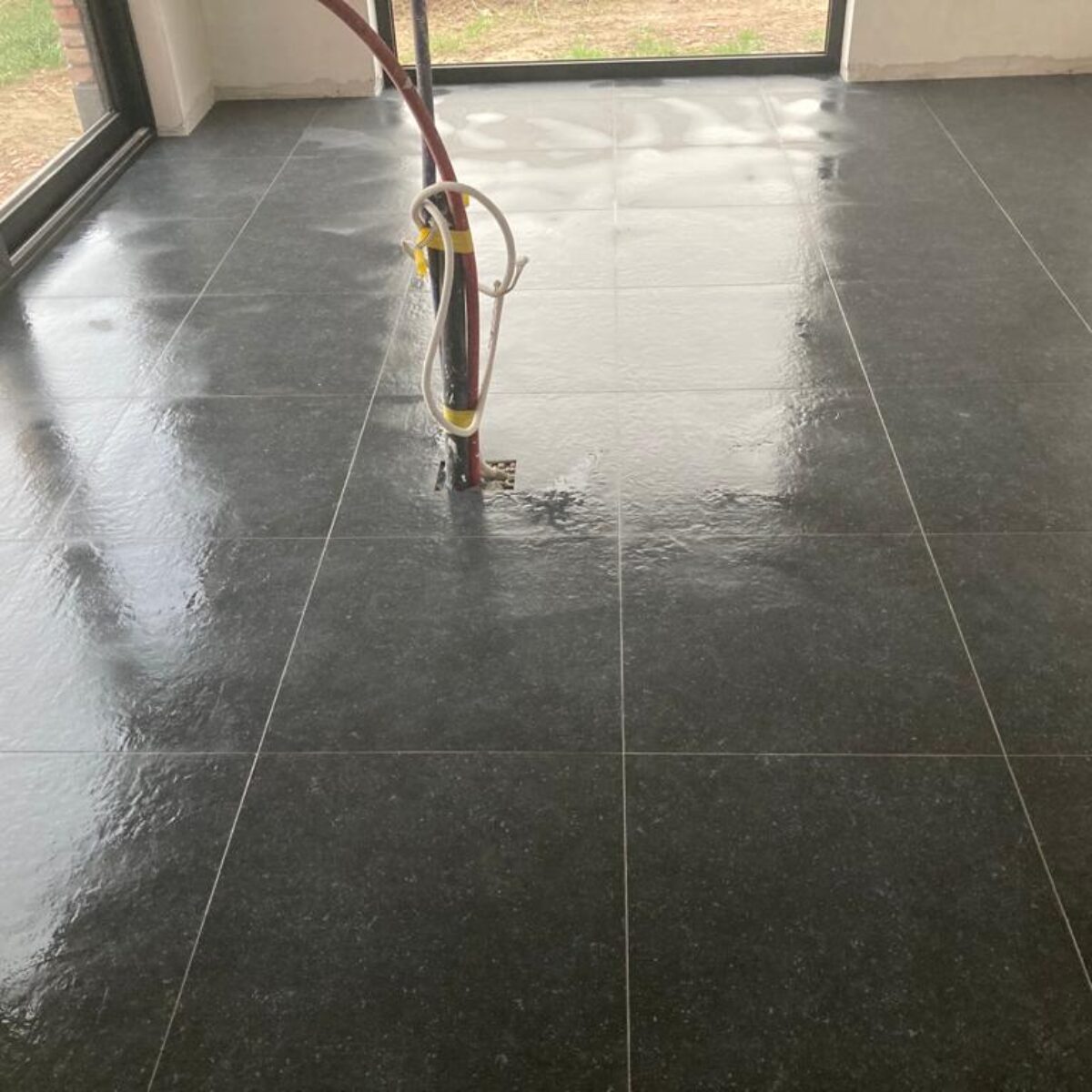 Plaatsen van tegels 60×60 verlijmd op gladde chape-Londerzeel