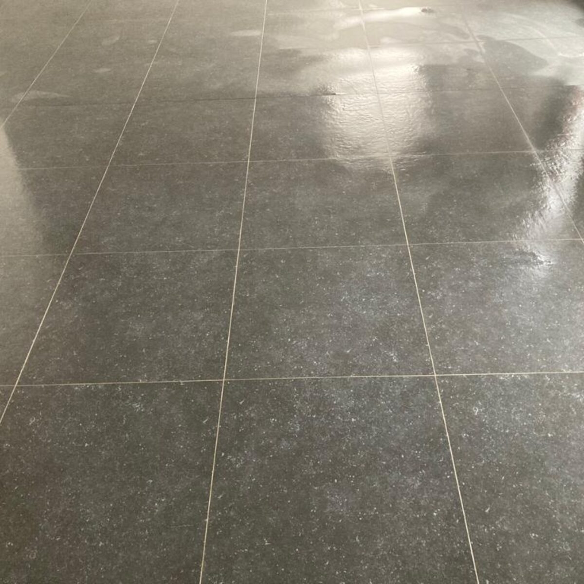 Plaatsen van tegels 60×60 verlijmd op gladde chape-Londerzeel
