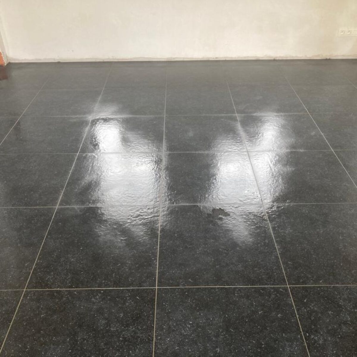 Plaatsen van tegels 60×60 verlijmd op gladde chape-Londerzeel