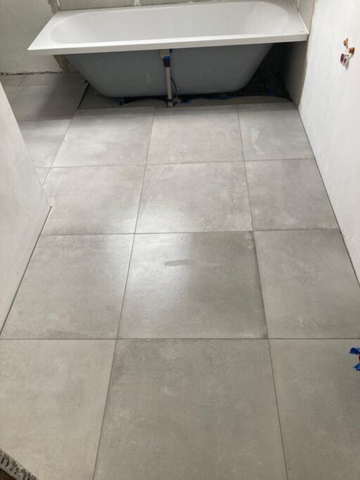 Plaatsen van tegels 60×60 Zermtt Pearl – badkamer – Sint Laureins