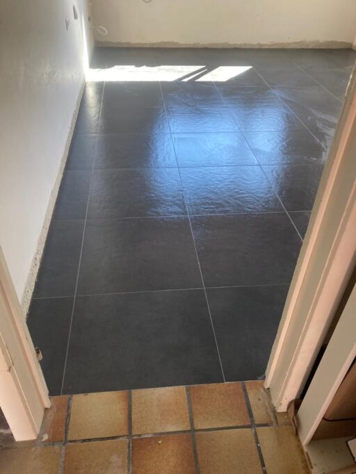 Plaatsen van vloeren 60×60 te Kuurne